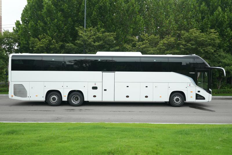 YUTONG ZK6148: трёхосный туристический автобус на 63 пассажира