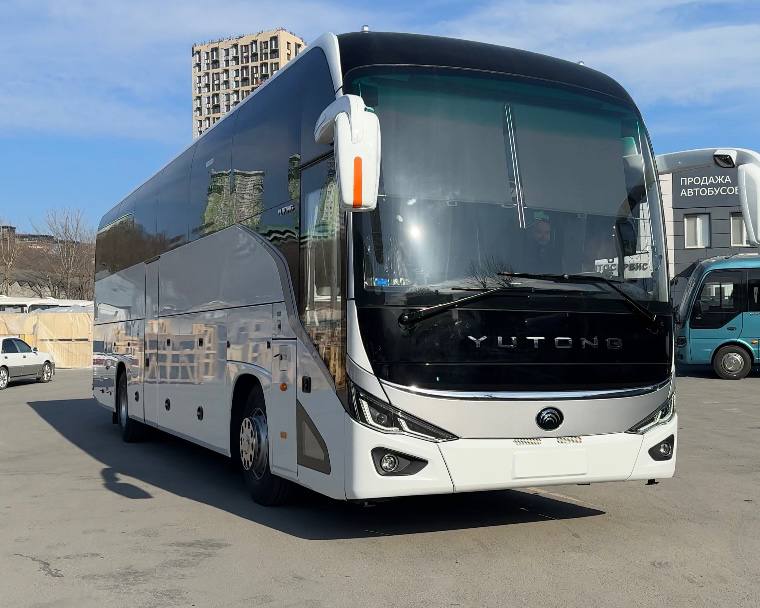 Флагманский туристический автобус Yutong C12 PRO ZK6128H: подробный обзор