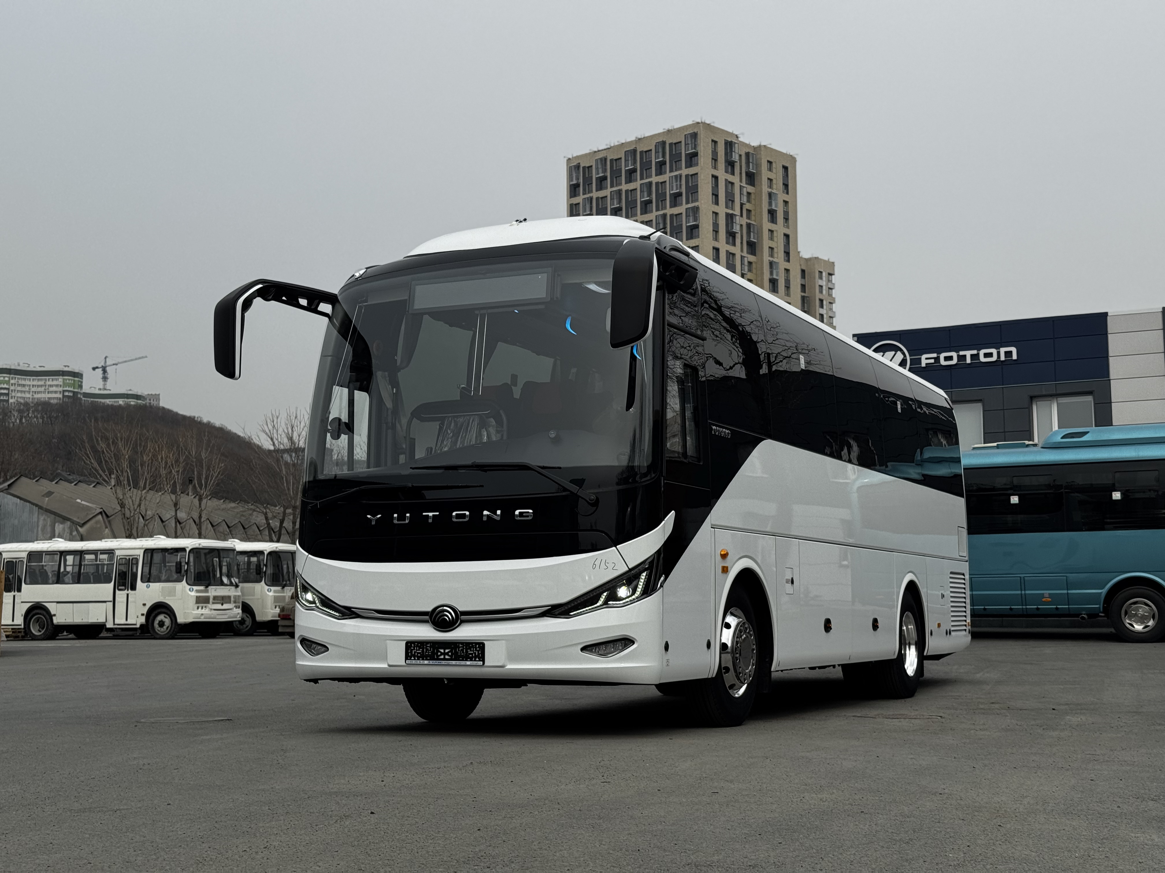 Туристический лайнер в компактном формате 9,4 м: Yutong C9 (ZK6947H)