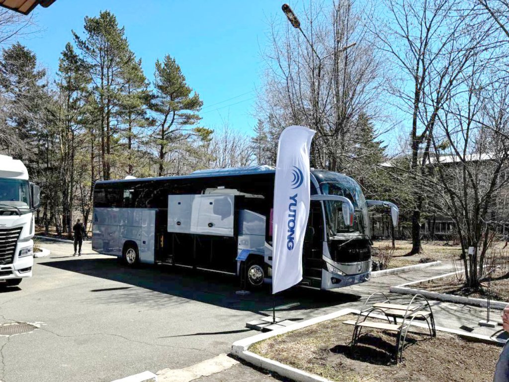 Туристический автобус Yutong C12PRO (ZK6128H)4.jpg
