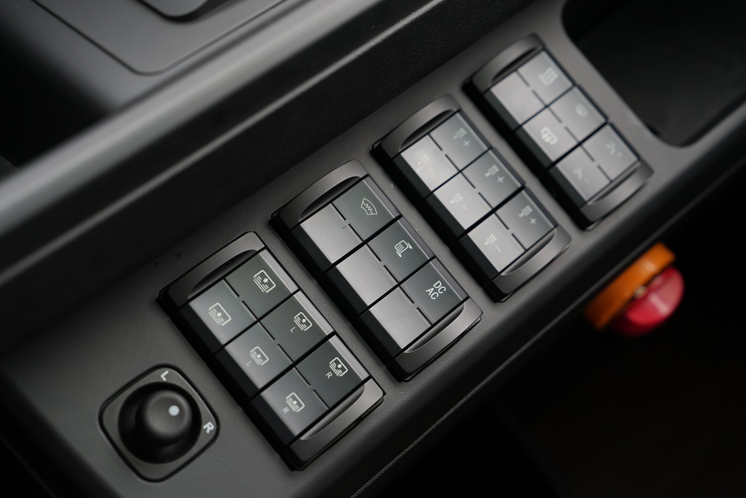 YUTONG ZK6148: трёхосный туристический автобус на 63 пассажира