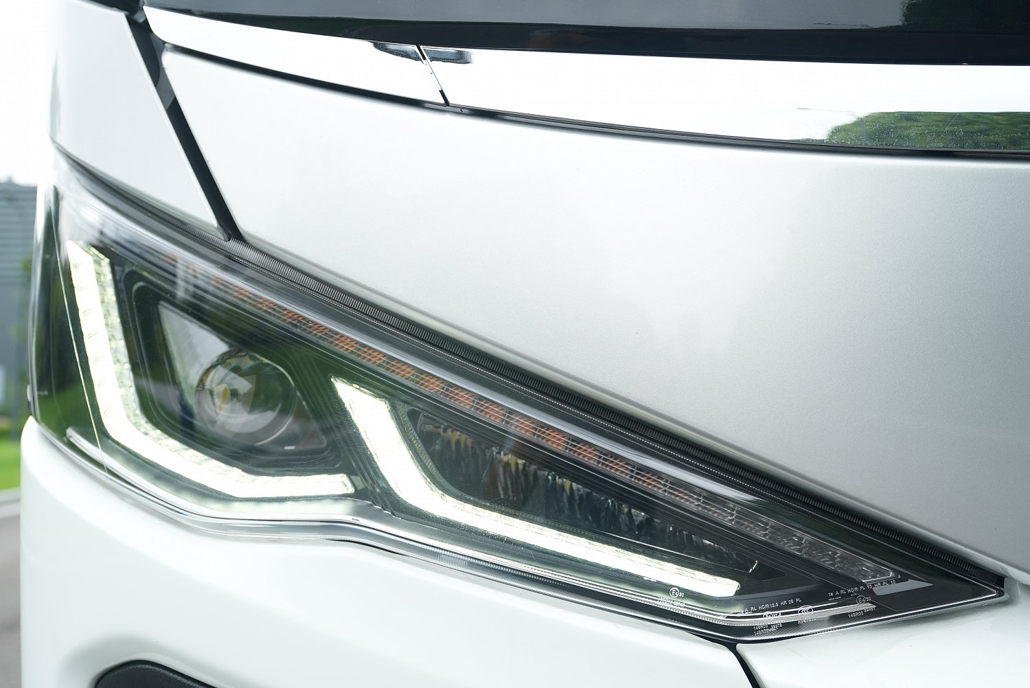 YUTONG ZK6148: трёхосный туристический автобус на 63 пассажира
