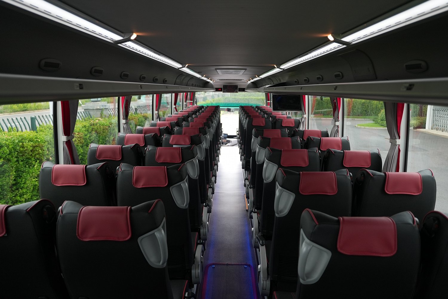 YUTONG ZK6148: трёхосный туристический автобус на 63 пассажира