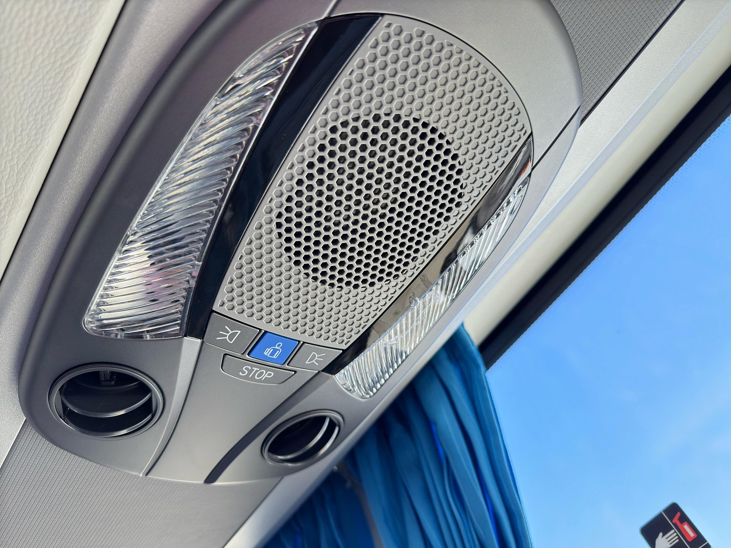 Туристический автобус Yutong C12PRO (ZK6128H)