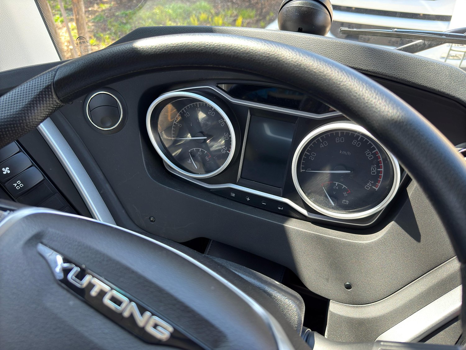 Туристический автобус Yutong C12PRO (ZK6128H)
