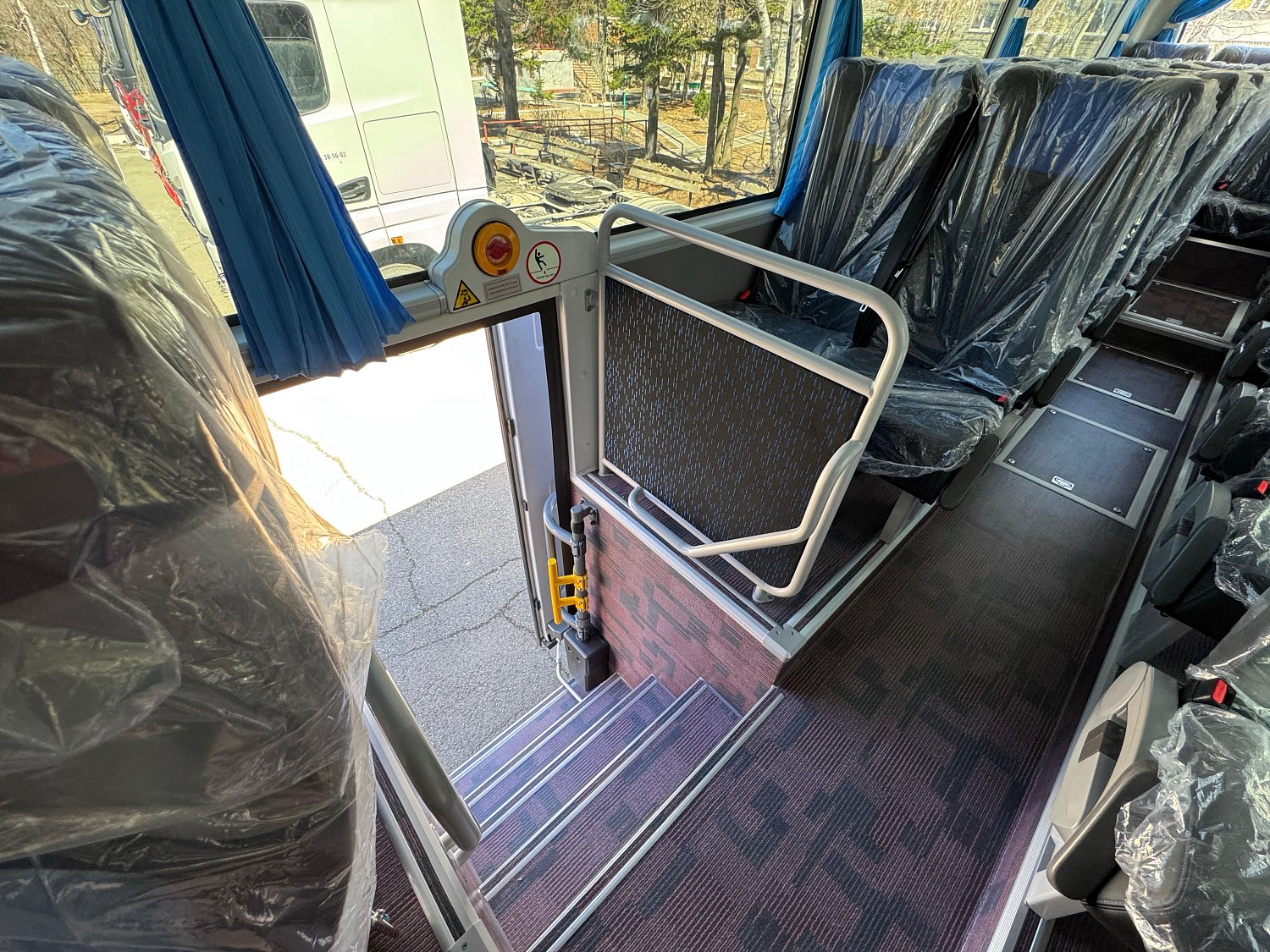 Туристический автобус Yutong C12PRO (ZK6128H)