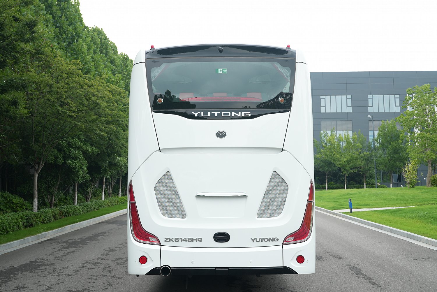 YUTONG ZK6148: трёхосный туристический автобус на 63 пассажира