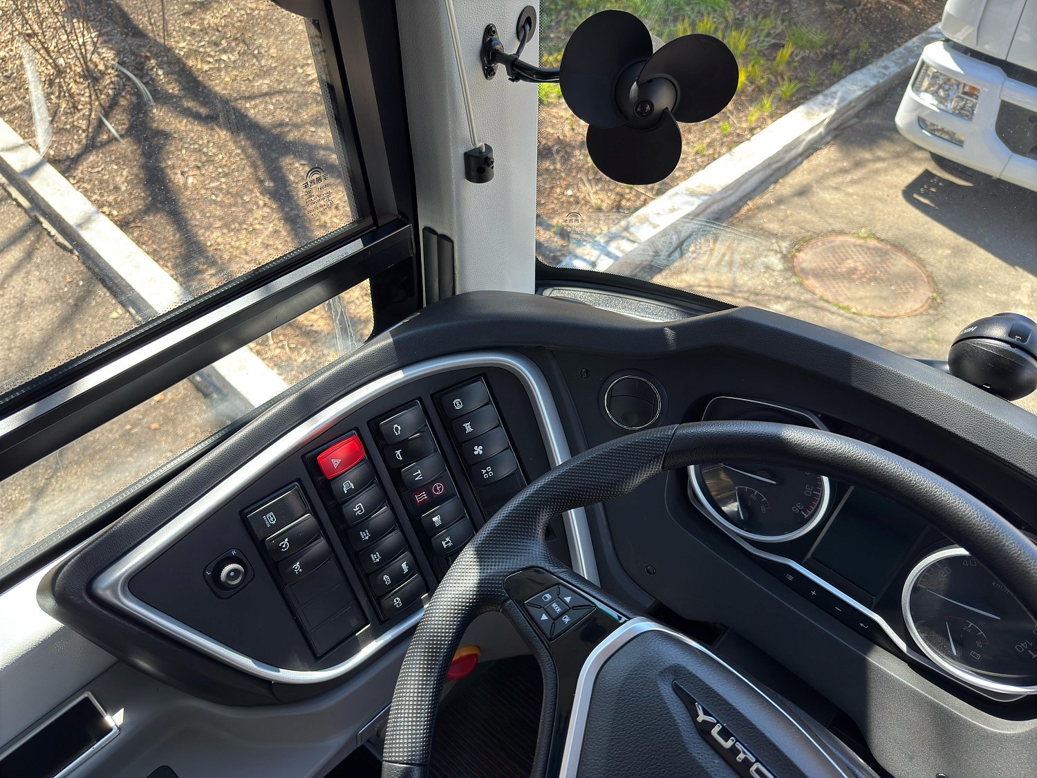 Туристический автобус Yutong C12PRO (ZK6128H)