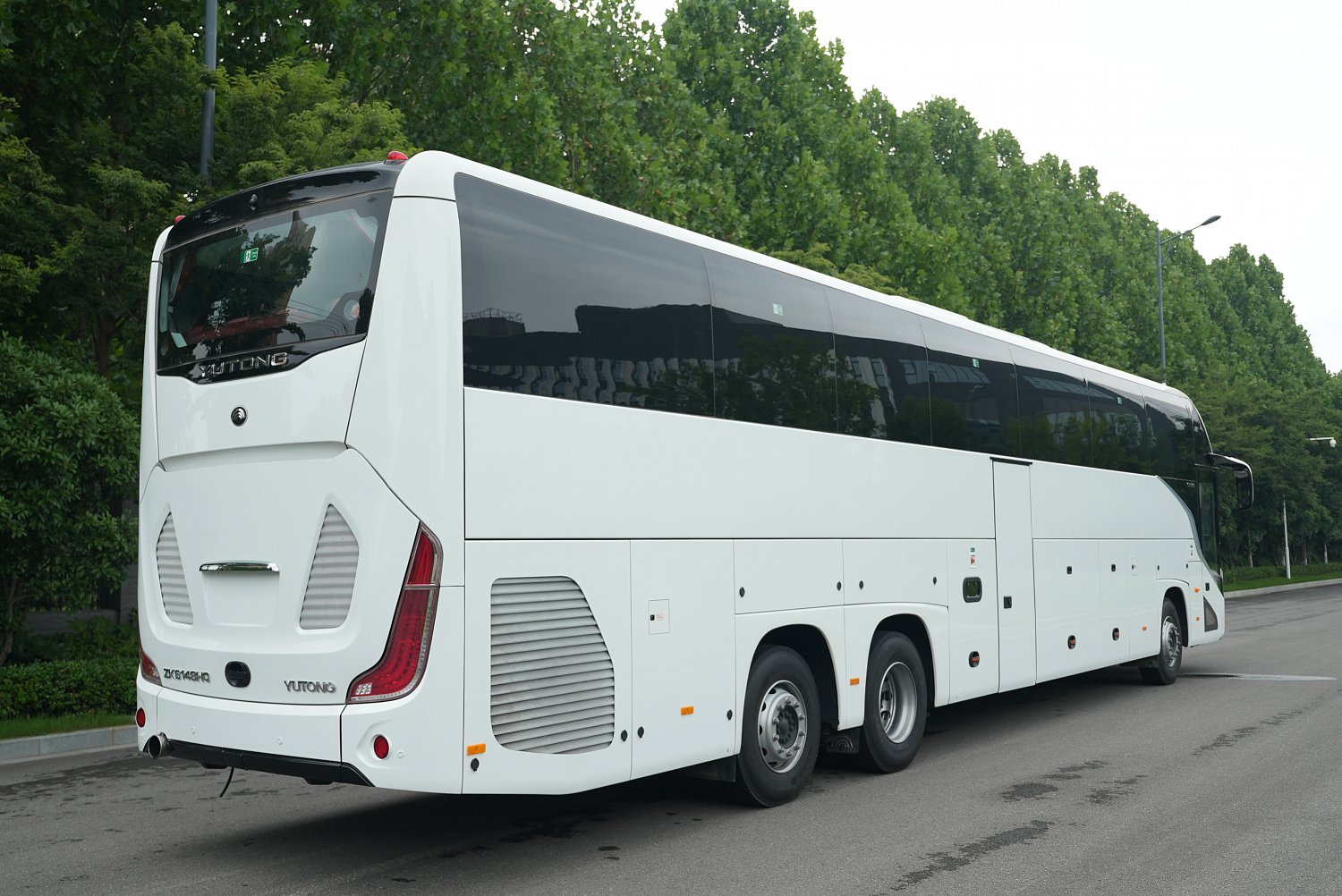 YUTONG ZK6148: трёхосный туристический автобус на 63 пассажира