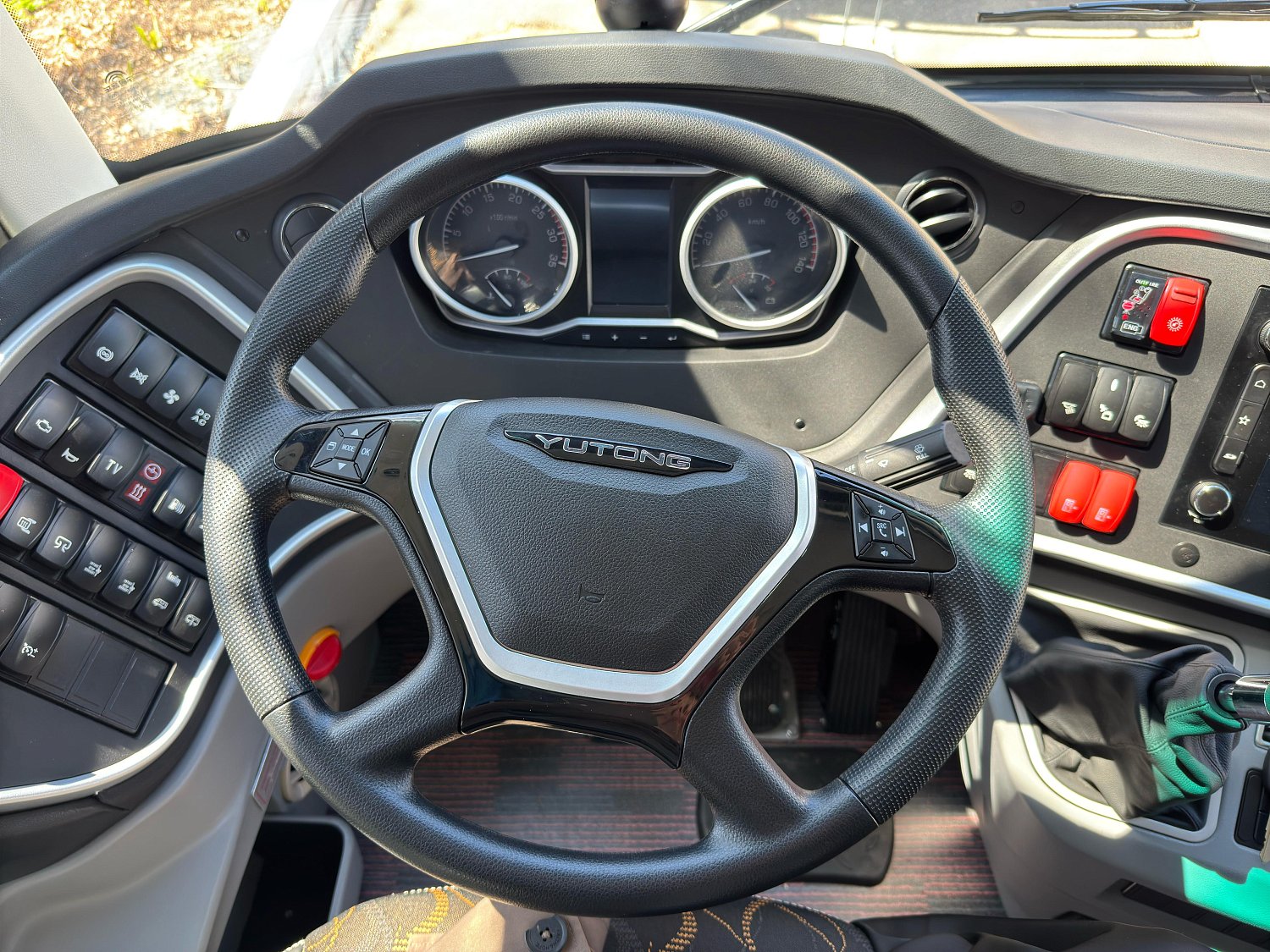 Туристический автобус Yutong C12PRO (ZK6128H)