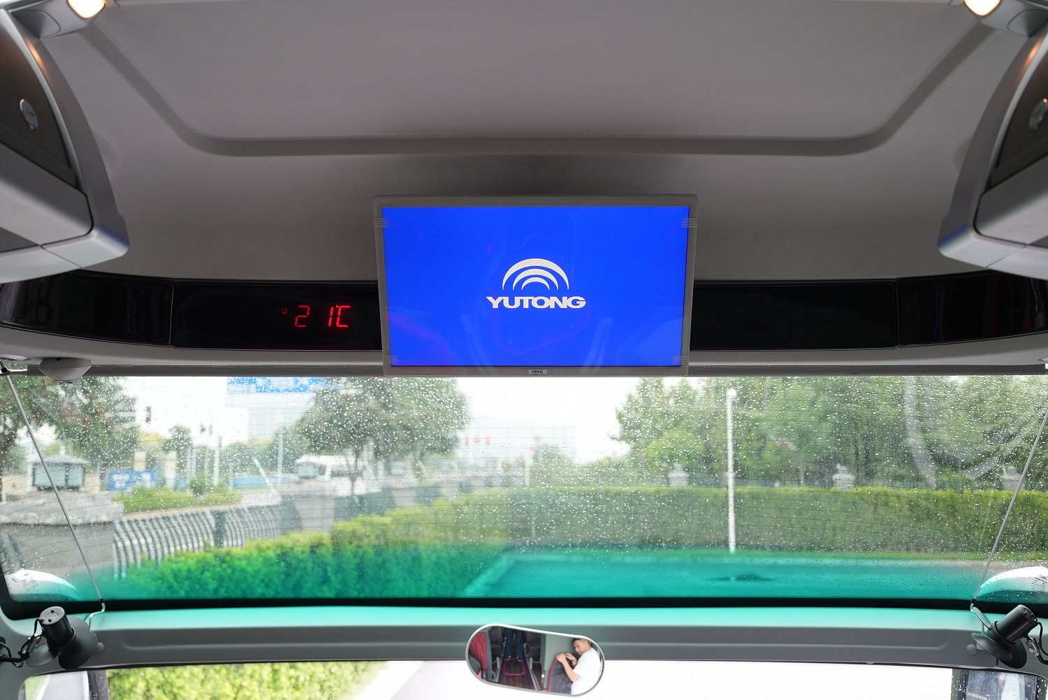 YUTONG ZK6148: трёхосный туристический автобус на 63 пассажира